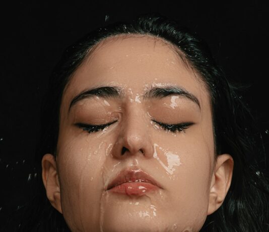 “스트레스가 얼굴로 드러난다?” 직장인 3대 피부 트러블과 관리법 a woman with her eyes closed covered in water