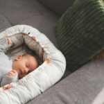 “뇌도 운동이 필요해요” 일상 속 뇌건강 지키는 최신 트렌드와 실천법 A newborn baby sleeps peacefully in a cozy nest.