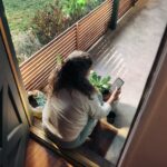 일상에 스며든 만성피로, 새로운 루틴으로 활력을 찾다 Woman sitting on balcony with smartphone