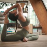 대체요법, 현대인의 건강 동반자로 자리매김…일상 속 실천법은? woman doing yoga