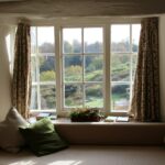 “마음의 체력도 키울 수 있다”…일상에서 실천하는 정신건강 트렌드 window curtain open wide