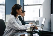 5분만 움직여도 건강이 달라진다… 직장인 필수 ‘마이크로 워크아웃’ 실천법
